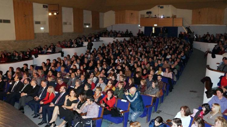 Με απόλυτη επιτυχία η παράσταση «Χέρι με χέρι, η παράδοση της Ελλάδας» για τη στήριξη του Συλλόγου Φίλων Νοσοκομείου