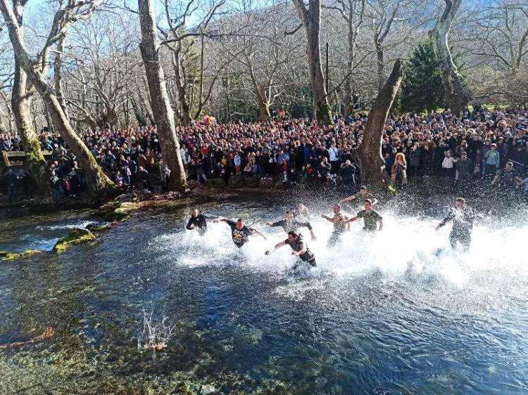 Με λαμπρότητα ο εορτασμός των Θεοφανείων στη Νάουσα