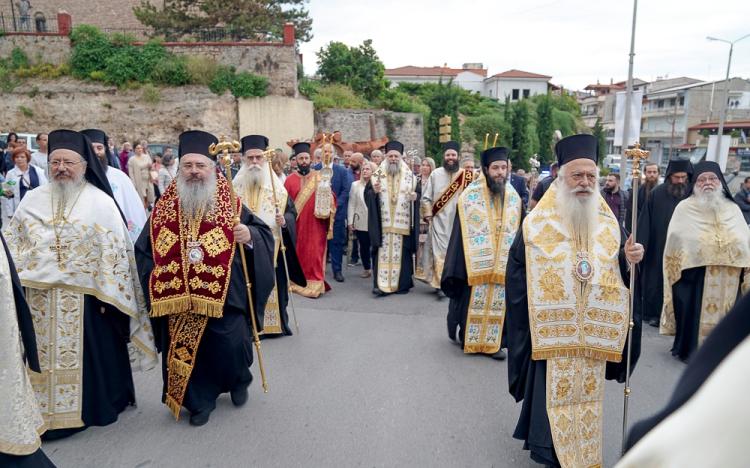 Λαμπρός ο εορτασμός των Αγίων Δισχιλίων Ναουσαίων Νεομαρτύρων στην ηρωική Νάουσα. Μεγαλοπρεπής Ιερά Λιτανεία