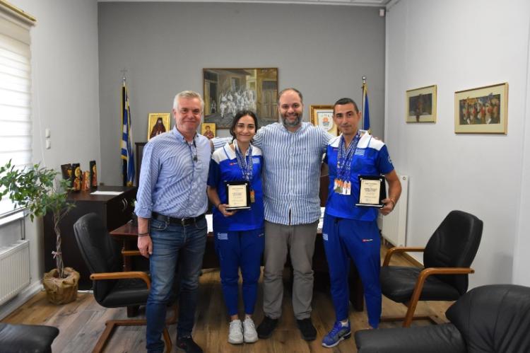 Βράβευση της Β.Καρυπίδου και του Π.Δημητριάδη από τον Δήμαρχο Νάουσας για τις μεγάλες επιτυχίες τους στο Πανευρωπαϊκό Πρωτάθλημα TAE KWON DO ITF